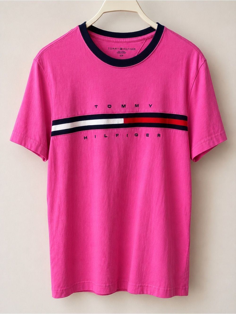 ✨ Vintage Tommy Hilfiger Embroidered pink Tee - unisex small ✨